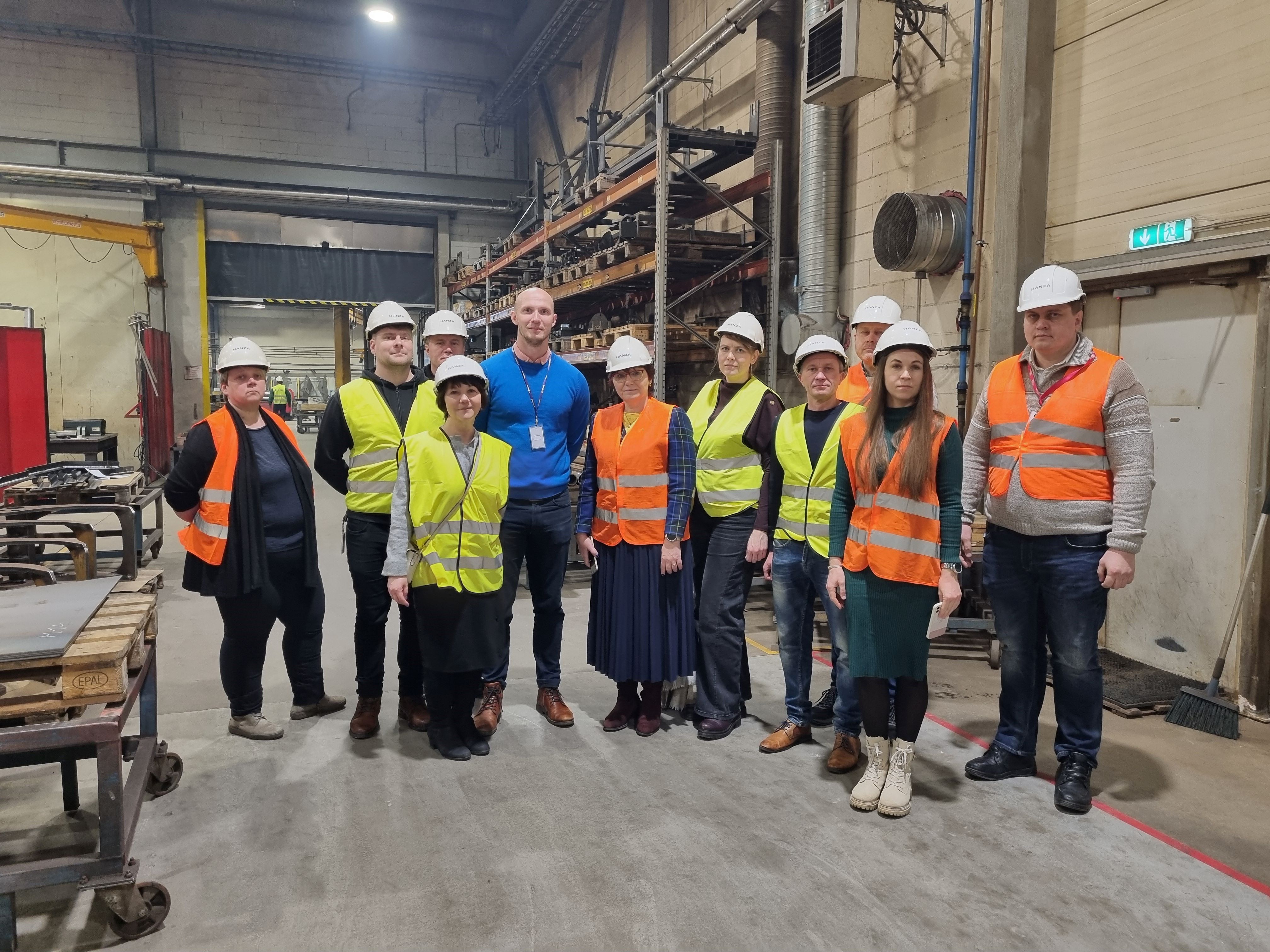 TalTechi Virumaa kolledži esindus külastas Hanza Mechanics Narva tehast veebruaris 2026