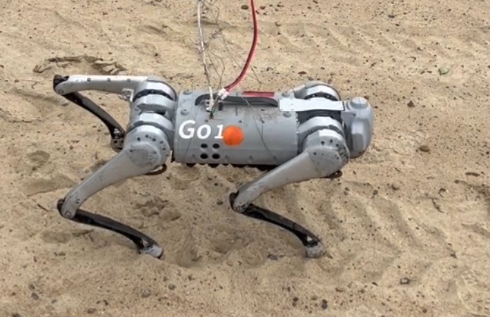 põdrajalgne robot Simon Godon 