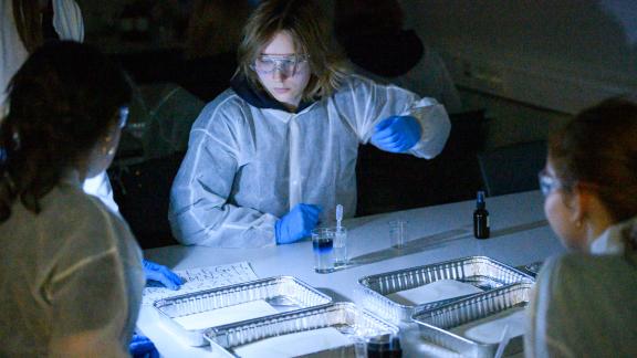 noored keemialaboris