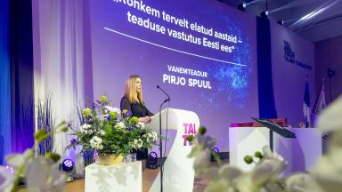 Pirjo Spuul aastapäevakõnet pidamas