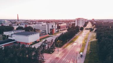Tallinna Tehnikaülikooli peahoone ja Ehitajate tee linnulennult