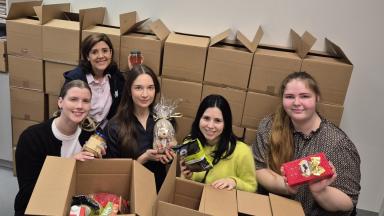 Doktorandid teevad jõulupakke abivajavatele peredele