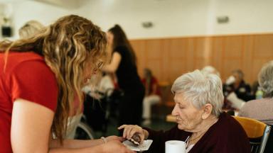 suhtlus hooldekodu töötaja ja kliendi vahel