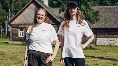 Pildil vasakult: Heliis-Alexandra Kägo ja Anna-Maria Kolljakova