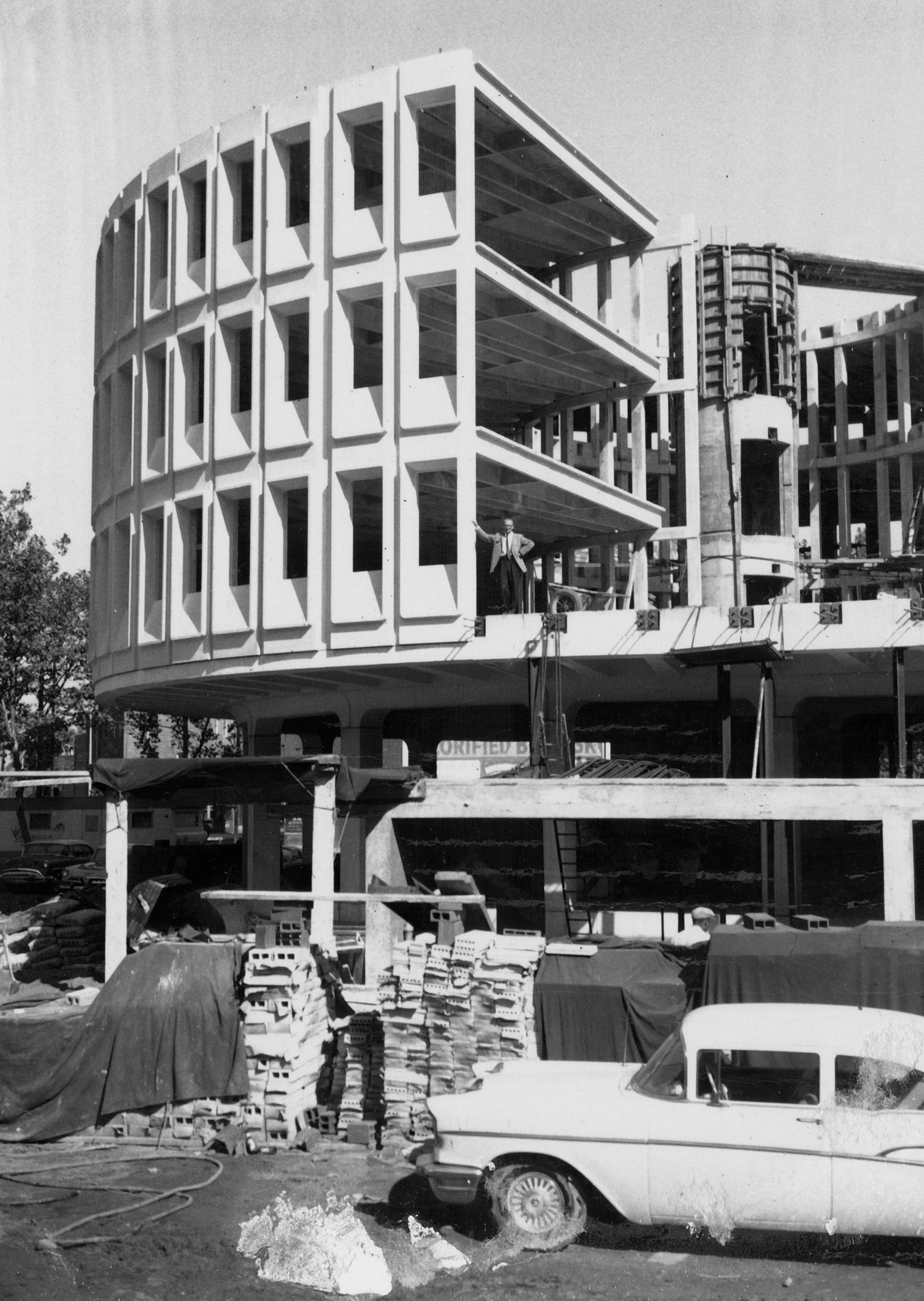 August Komendant Philadelphia politseimaja ehitusel, 1961