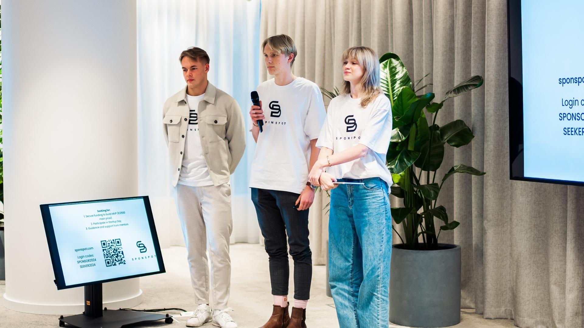 Sponspot tiim IGNITERI Pitching Day'l