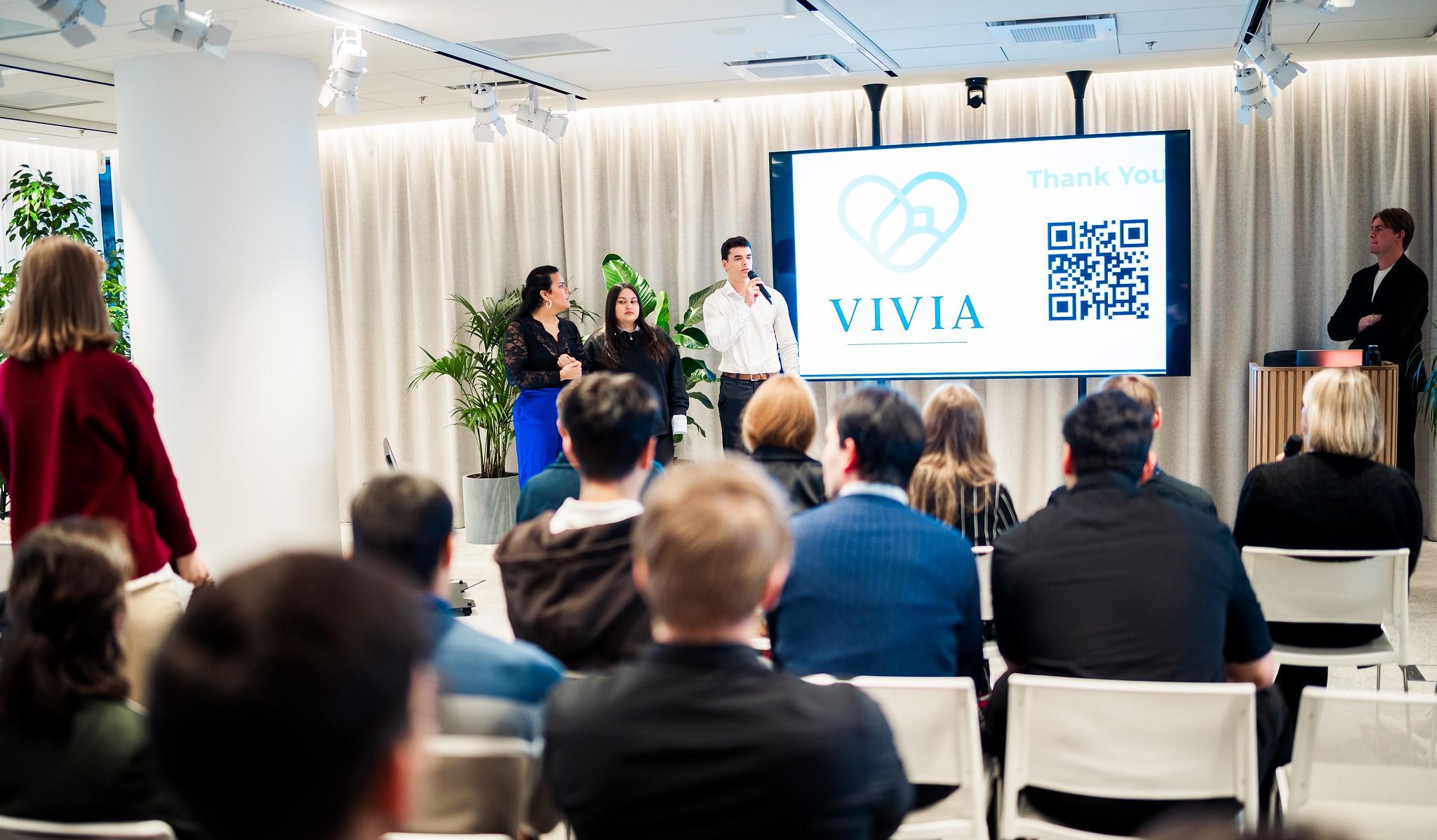 Vivia meeskond esitlemas oma lahendust ettevõtlusprogrammis Igniter. Foto: Henri-Kristian Kirsip