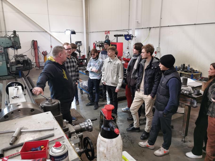 Tudengid õppekäigul Hansa-Flexis