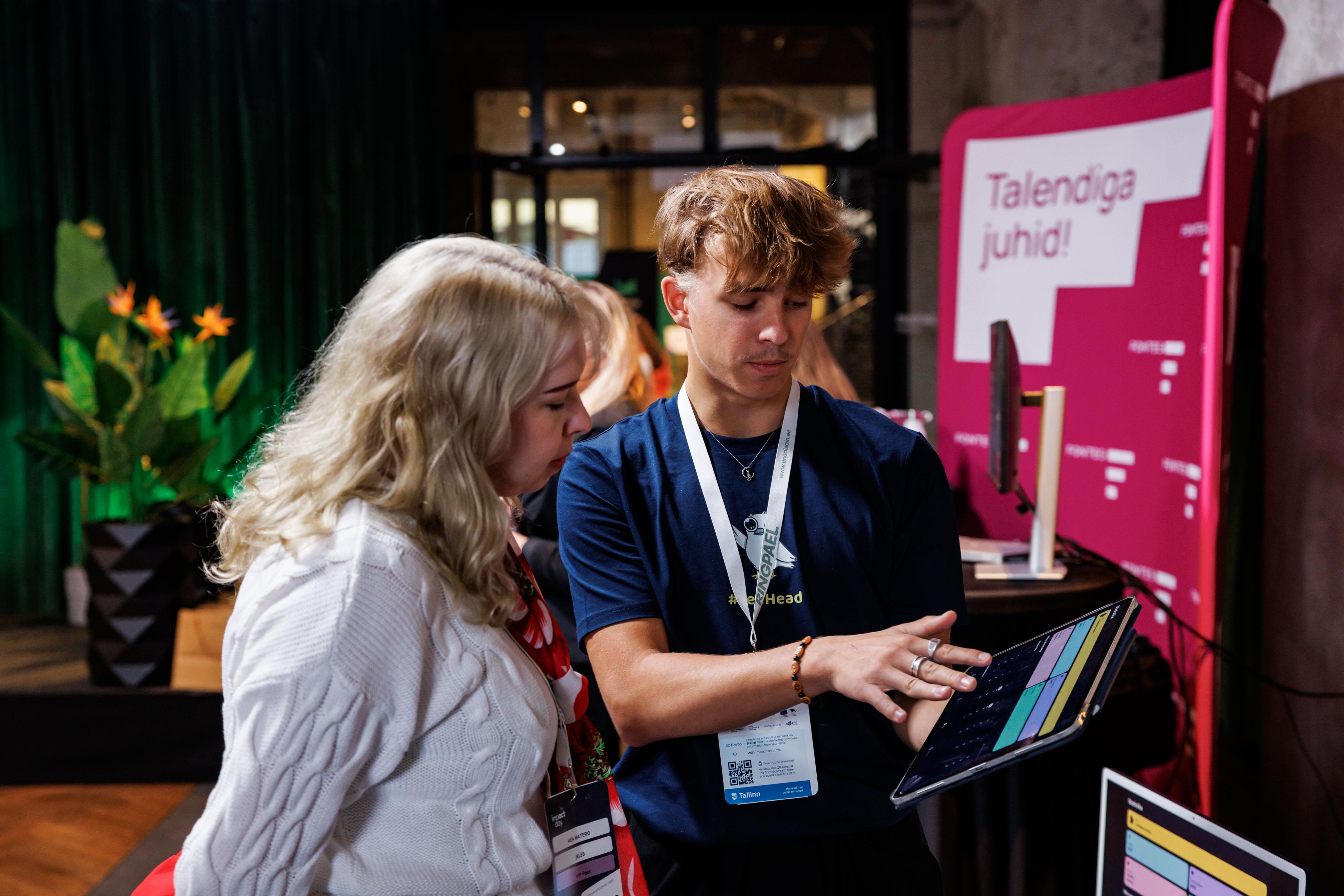 Charry tudengitiim esitlemas uut annetusäppi Impact Dayl. Foto: Charry