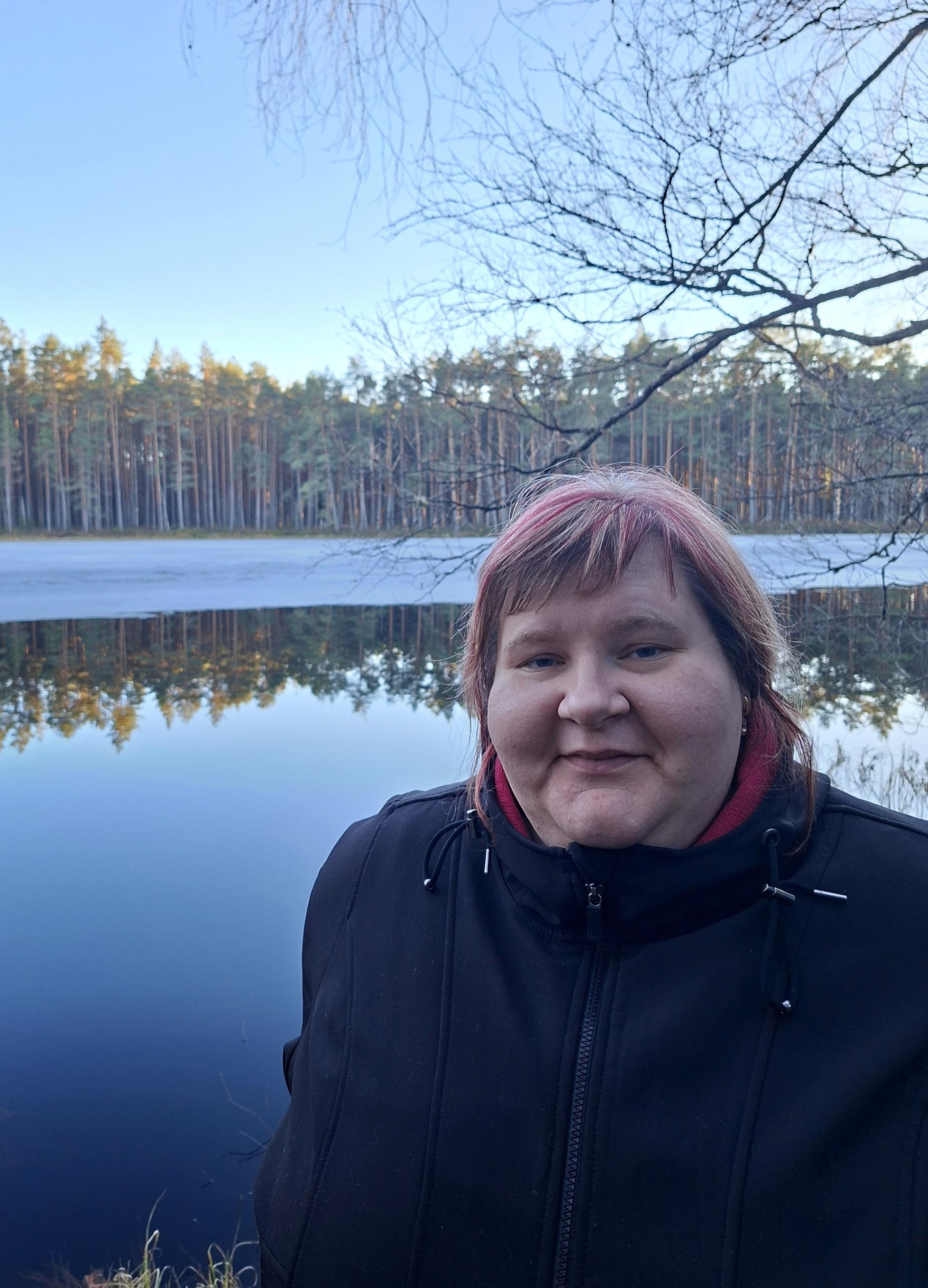 Jane Raamets järve ääres
