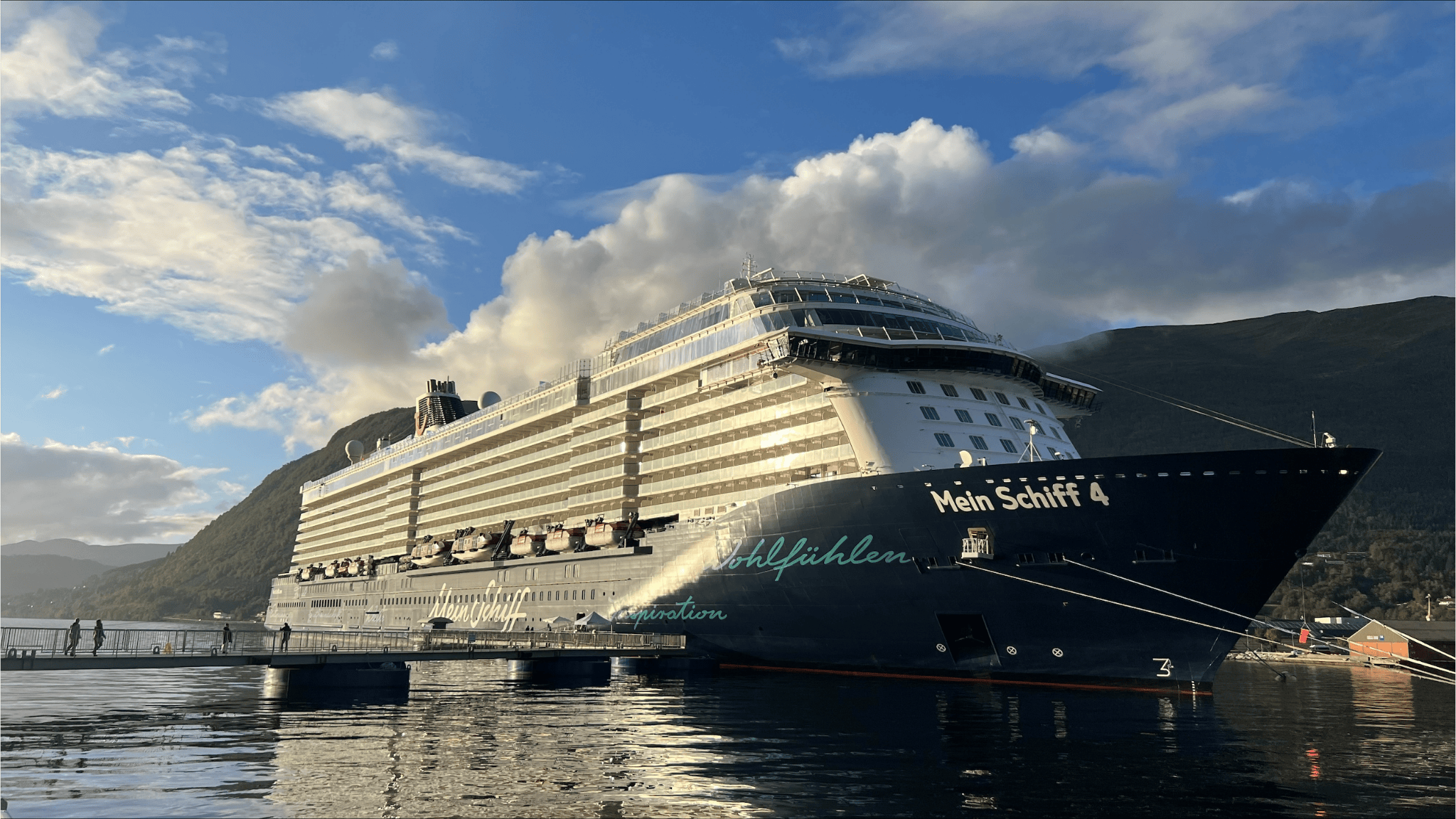 Kruiisilaev Mein Schiff 4 Norra fjordides, Nordfjordeidis.