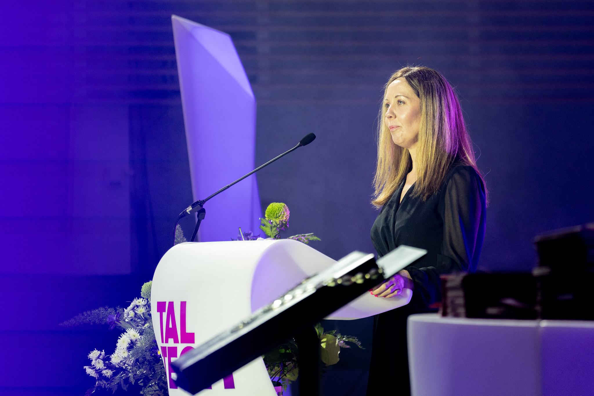 Pirjo Spuul aastapäevakõnet pidamas