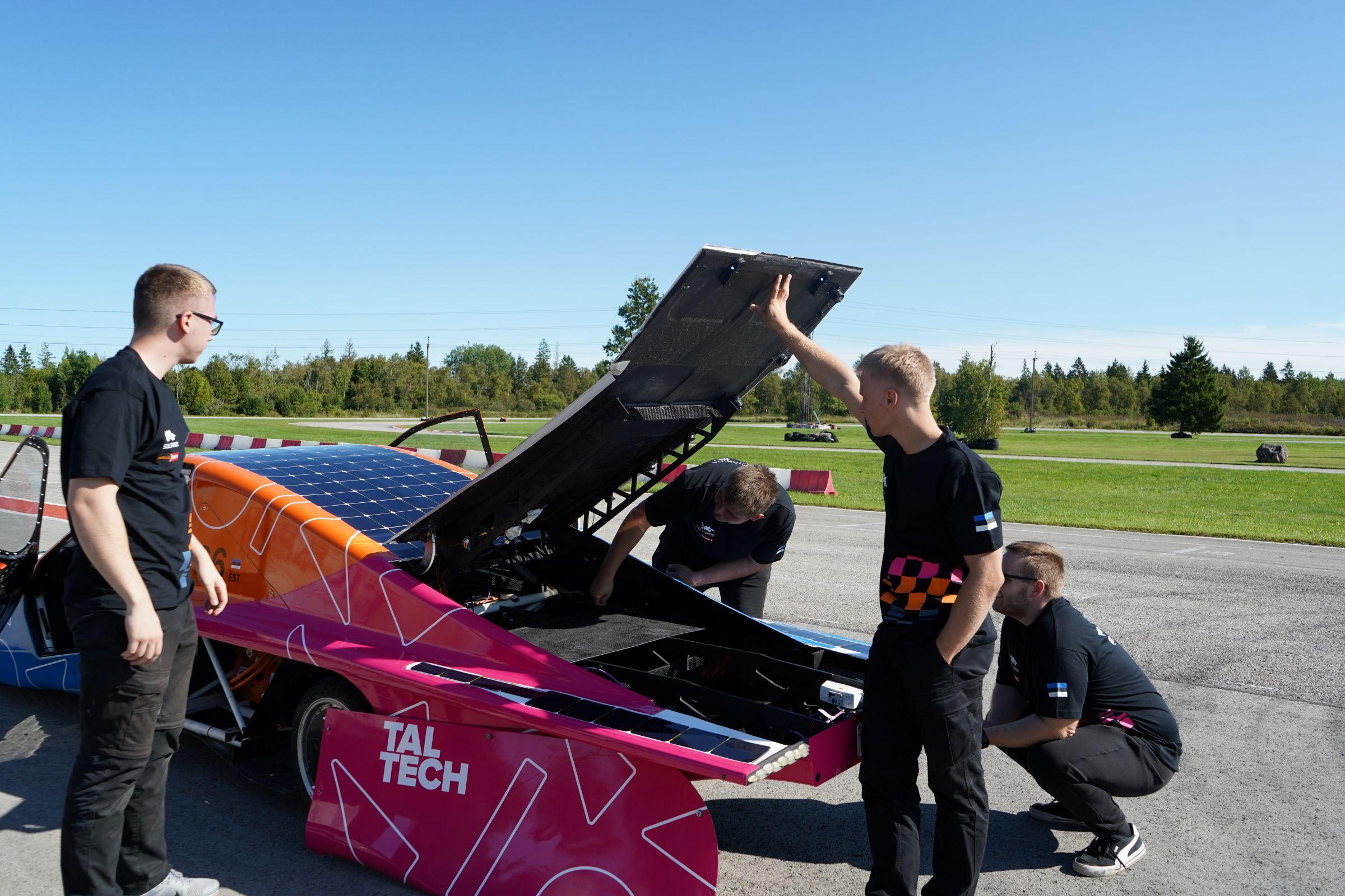 Solaride päikeseauto võistlusel
