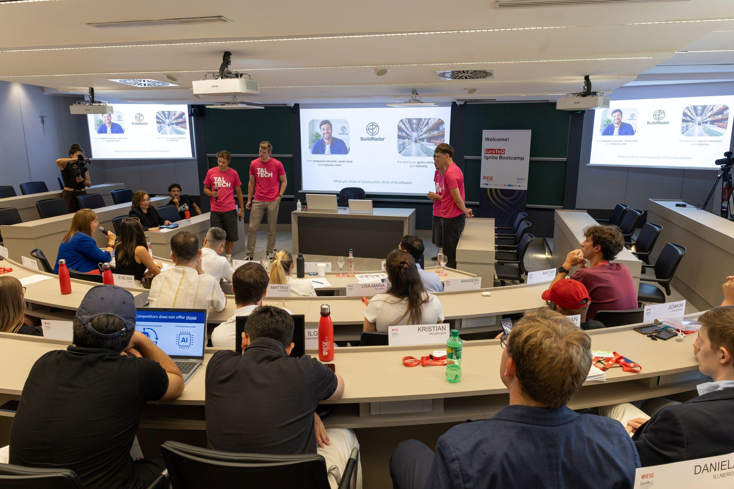 TalTechi tudengid oma ideed tutvustamas Bootcamp žüriile
