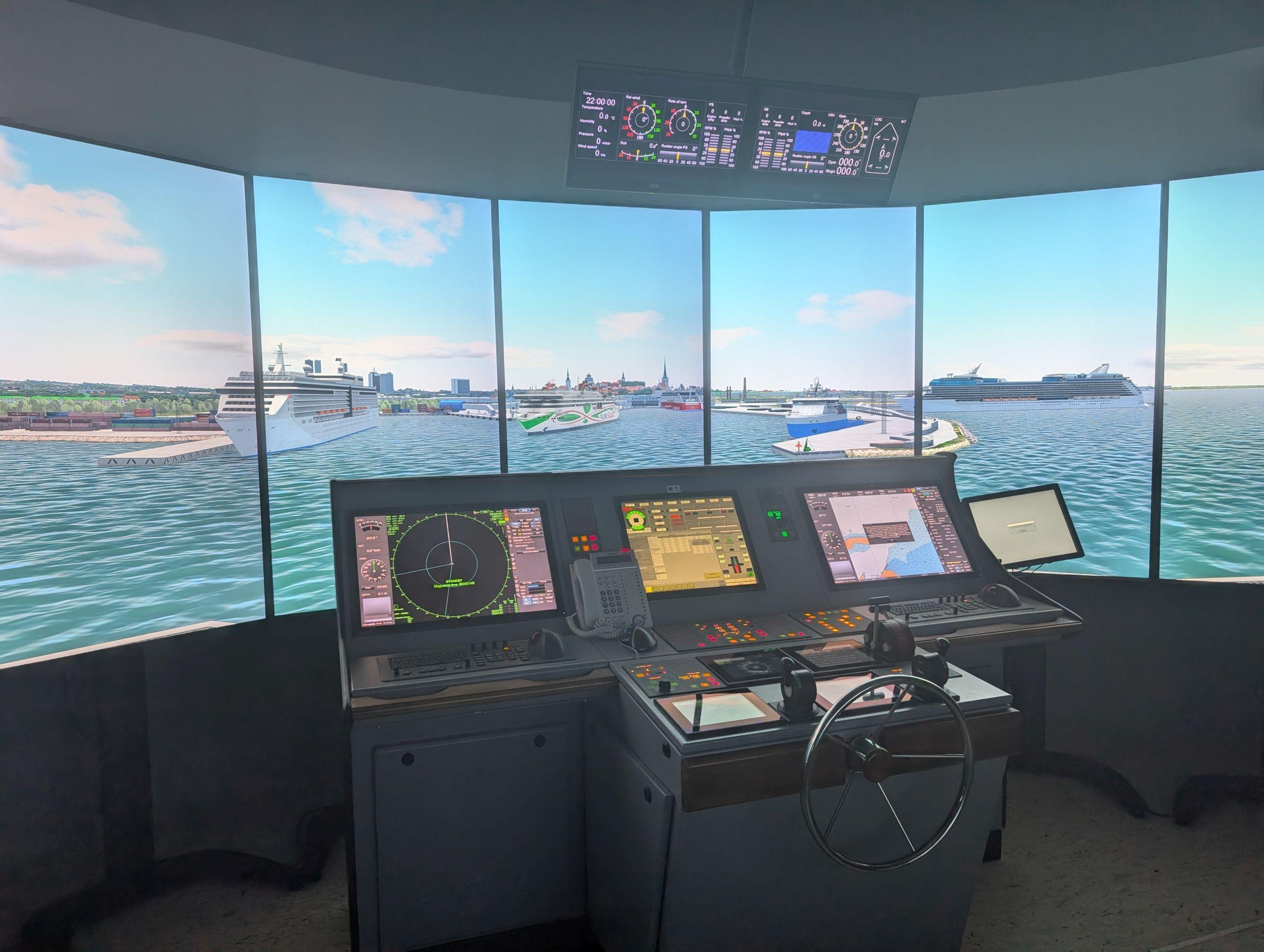 Vaade Vanasadamasse sisenevalt laevalt EMERA laevasillasimulaatoris