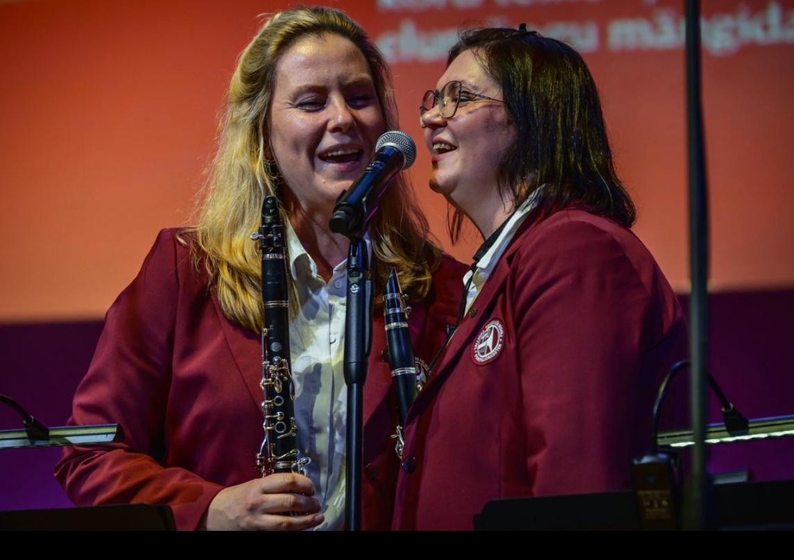 orkestrrandid laulavad juubelikontserdil